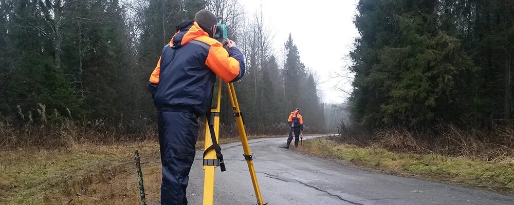 Геодезические работы при строительстве дорог. Разбивка геодезия. геодезия дорога. геодезическая разбивка трассы. геодезические работы дороги.