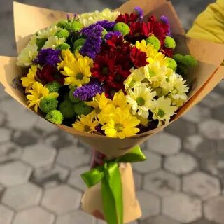 Букет из разноцветных хризантем