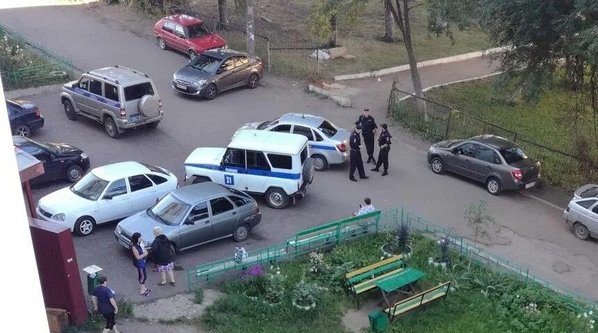 Саранск из окна девочка. В саранске с 7 этажа упала девушка. происшествия в мордовии выпавшая из окна. происшествие в саранске девушка выпала из окна.