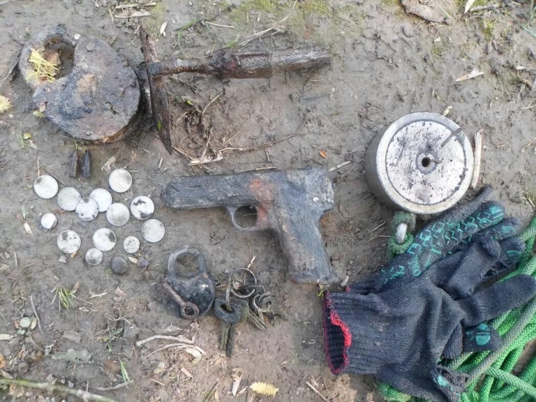 Находки на поисковый магнит 2019. Поисковый магнит примагничивания, золото. Находки на поисковый магнит 2021. Криминальные находки на поисковый магнит. Золотые находки металлоискателем.