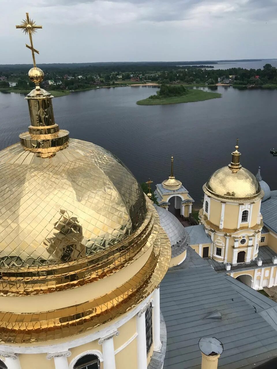 Экскурсии на селигер из москвы. Селигер. экскурсия на селигер из москвы на 1 день. фото валдая всего в фонариках.
