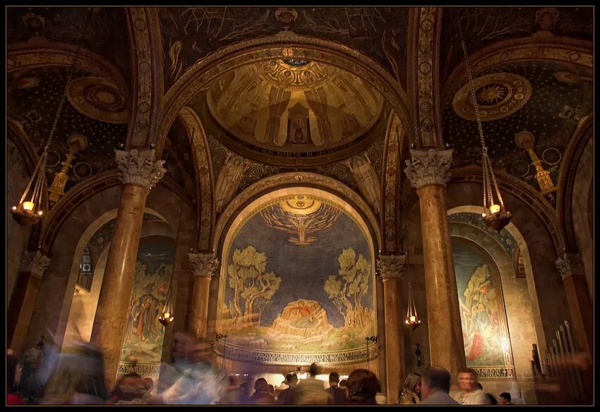 главный вход часовня страстей христовых. старый саратов горянская площадь.