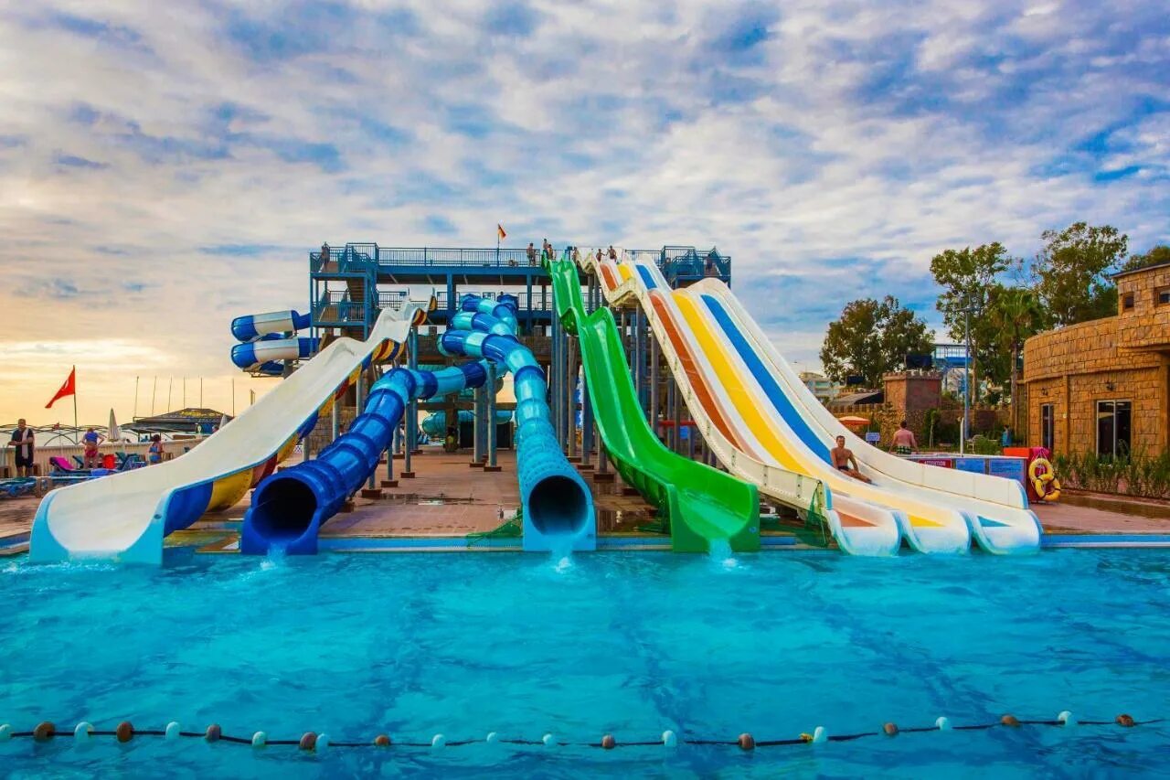 Aqua dream мармарис. Aqua park chisinau. Аквапарк в армении. Эфталия горки. Аквапарк в хургаде макади.