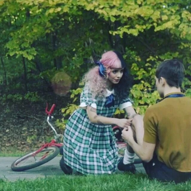 Training wheels melanie. Мелани Мартинес Training Wheels. Melanie Martinez Training Wheels.
