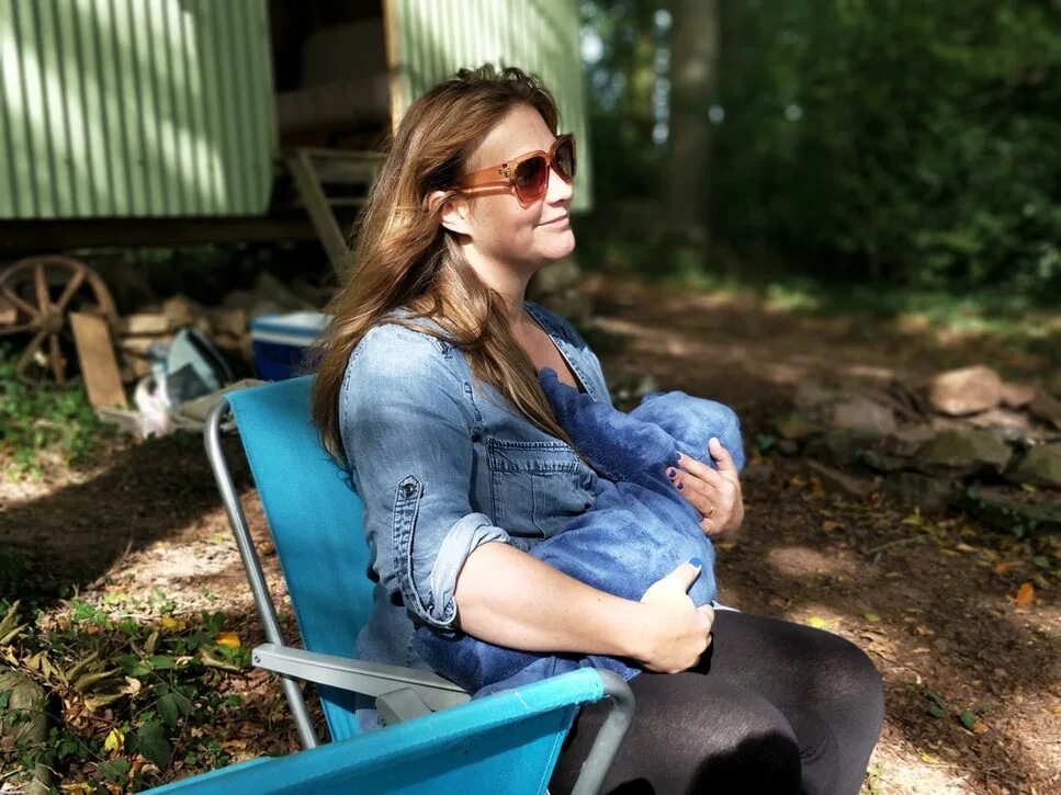 Daily mom. Pervmom лого. Daily mom. Daily mom. Teacher girl.