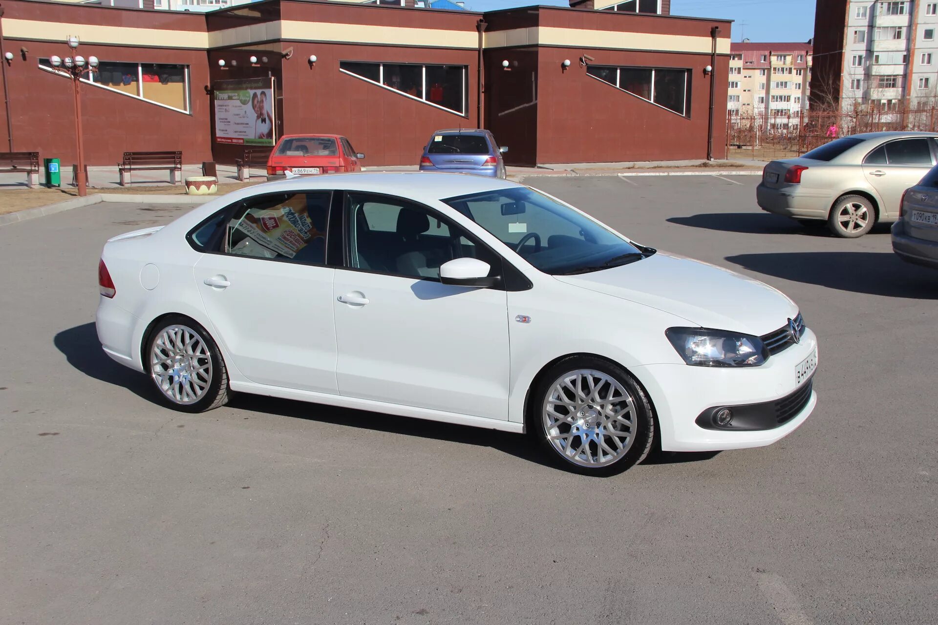 Поло 16 диски фото Смена резины Volkswagen Polo Sedan, 1,6 л, 2013 года шины DRIVE2
