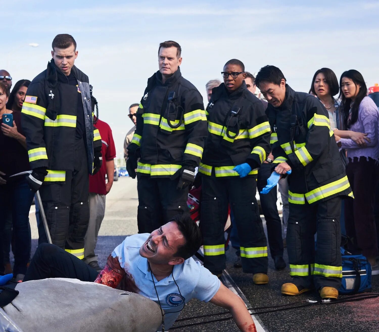 911 служба спасения бобби нэш. 911 служба спасения сериал бобби. 911 служба спасения хен уилсон. Фильм 911 служба спасения. Служба спасения 2.