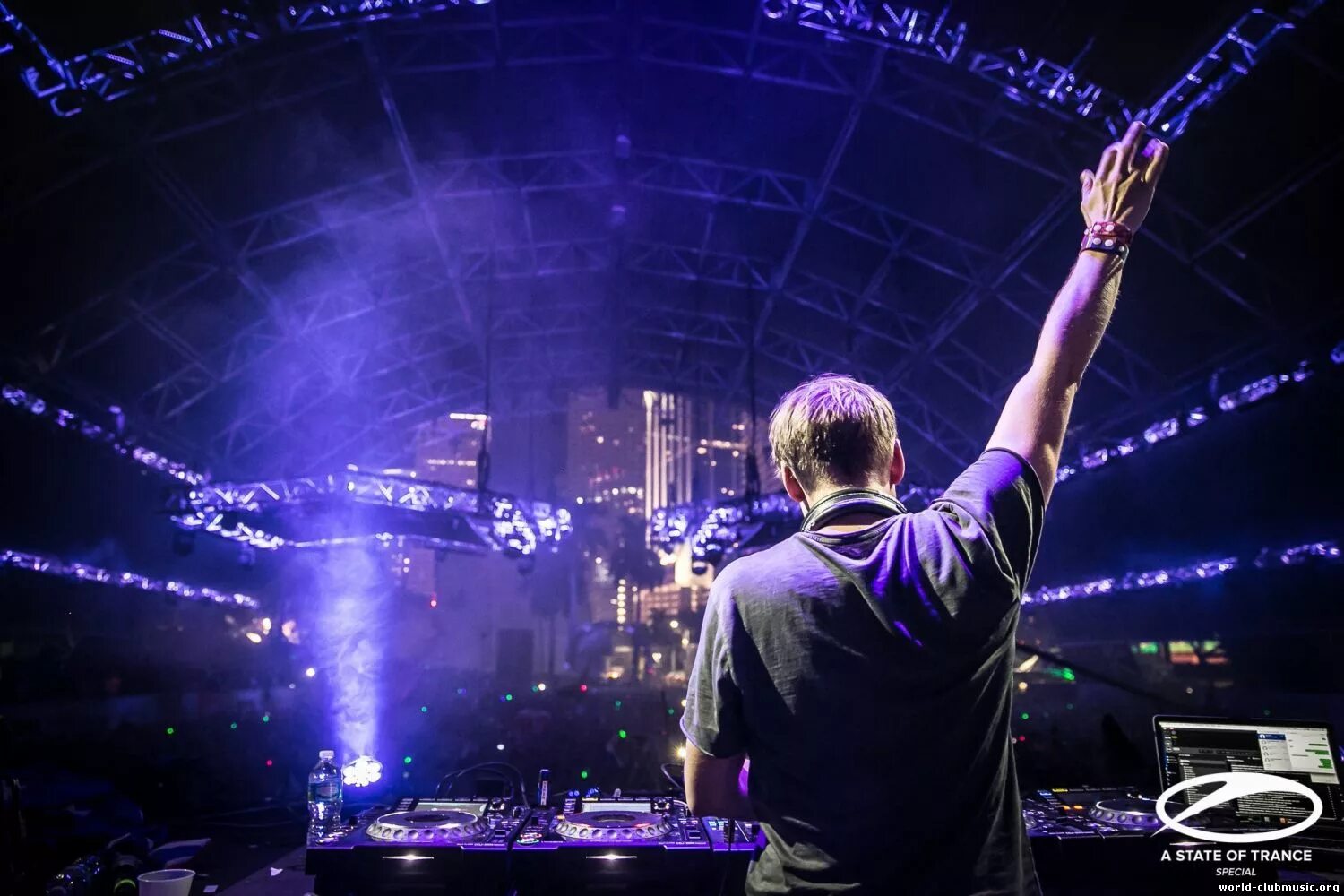 Live a state of. Армин ван бюрен асот. Live a state of. Live a state of. Cosmic gate москва асот 1000.