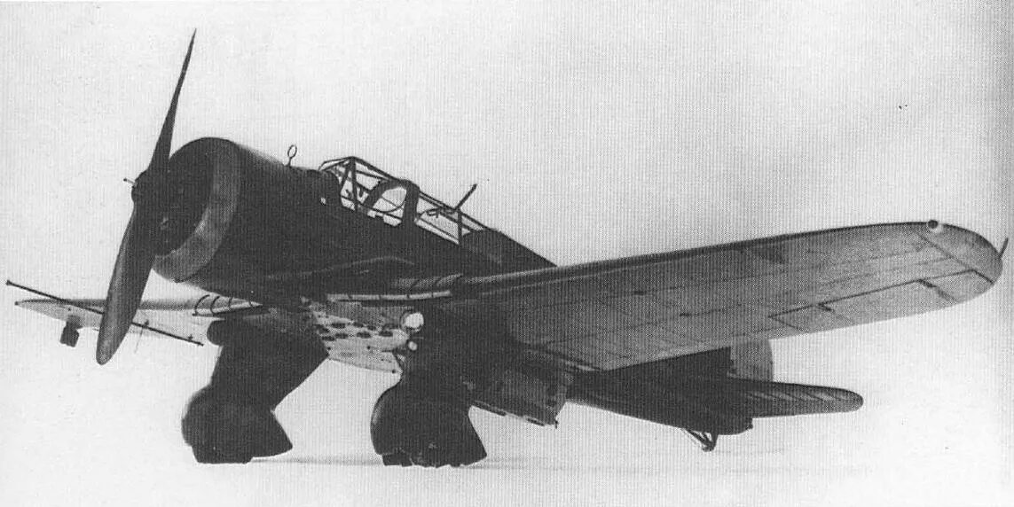 А 12 5 b 23. Самолёт PZL P-23 Karas. ПЗЛ 23 карась. Бомбардировщик PZL P-23 "карась". Карась самолет.
