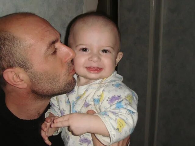 Одинокие мужчины с детьми. Одинокие мужчины с детьми. Мужчина вдовец с ребенком. Отец одиночка. Михаил вдовец двое дочерей смоленск.