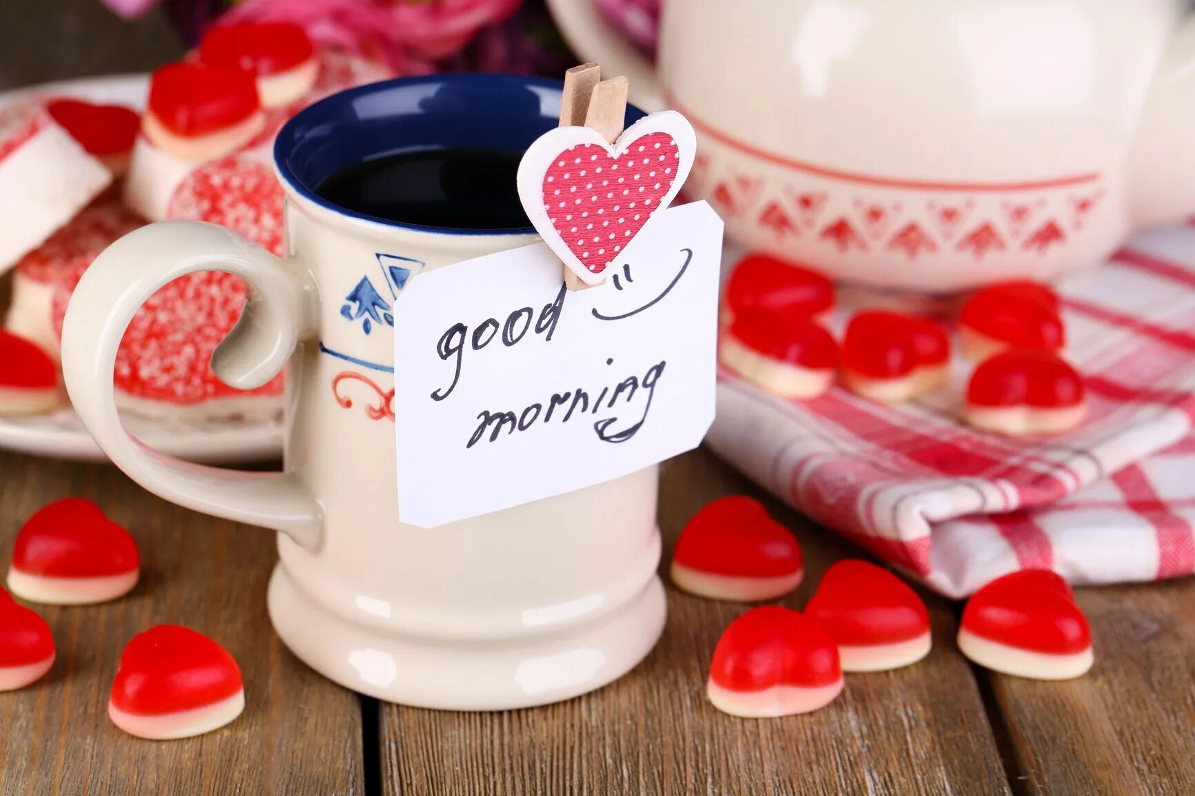 С добрым утром с сердечком мужчине. Доброе утро любовь. Пожелания с добрым утром мужчине любимому. Доброе утро сердечки. Романтические открытки с добрым утром.