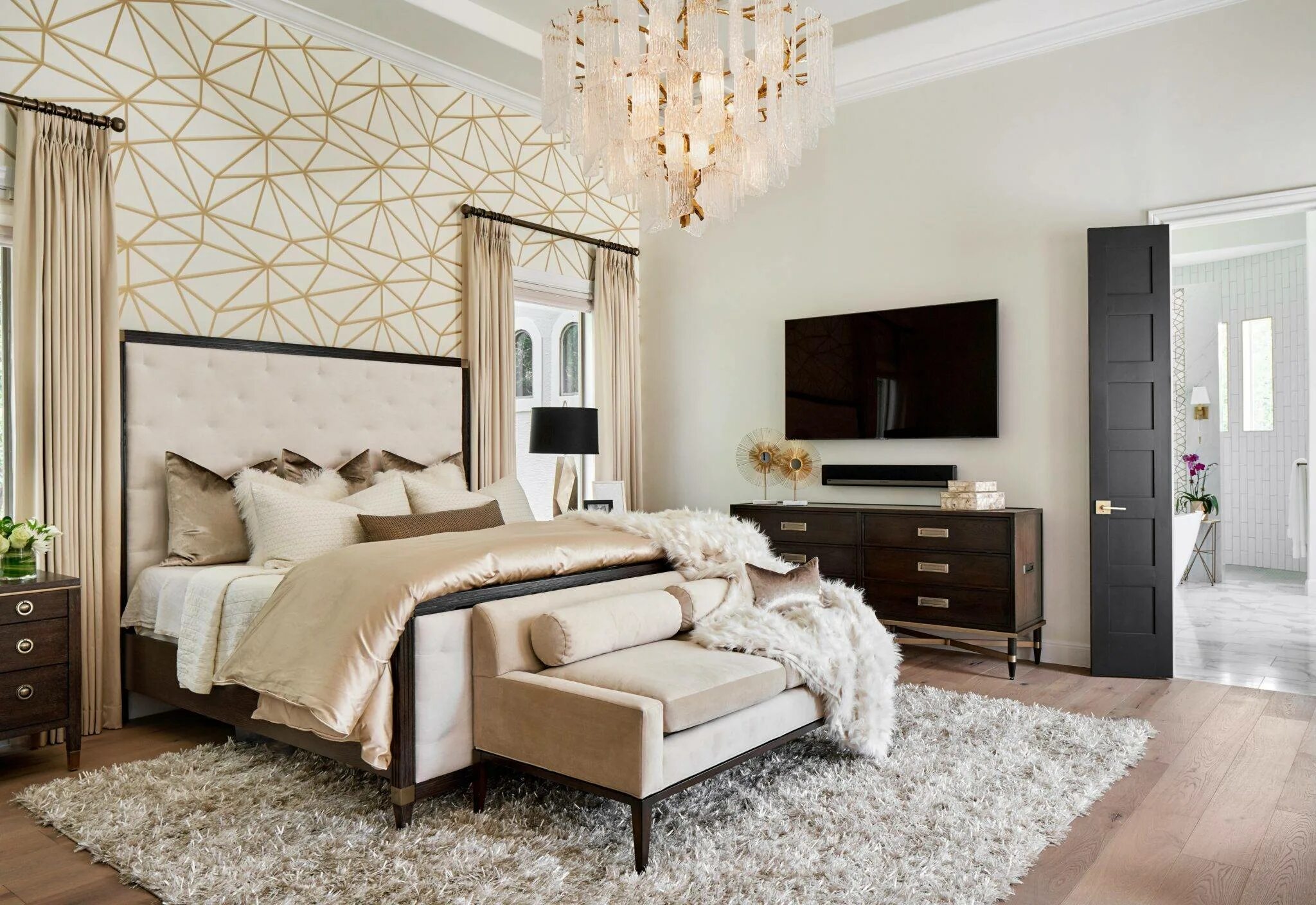 Спальни Luxury Неоклассика. Какие обои смотрятся богато. Golden Room. Www.MILLYDECOR. Bedroom com