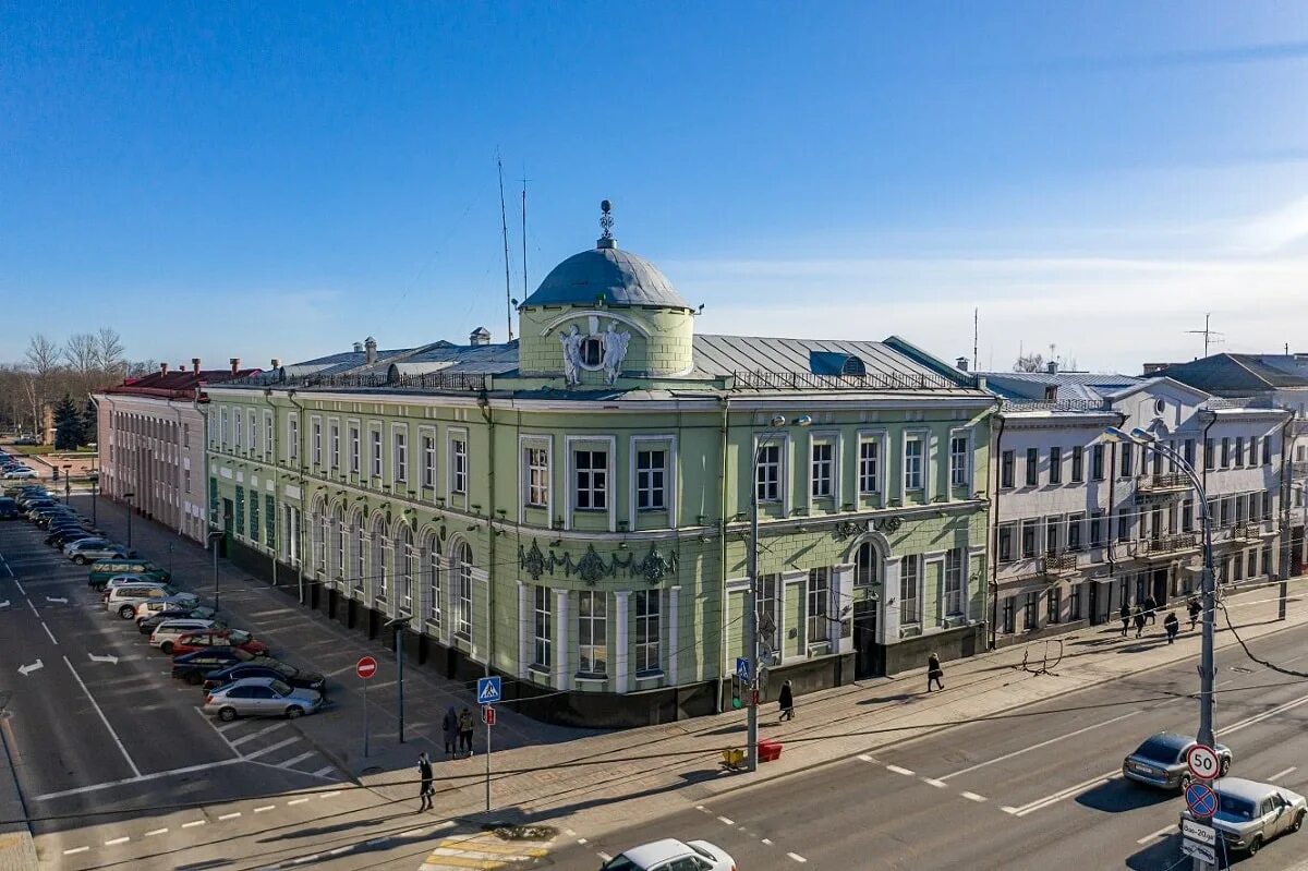 В какой стране находиться гомель. Здание русско-азиатского банка (Гомель). Здание бывшей городской Думы (Гомель). Гомель архитектура. Здание Виленского коммерческого банка.