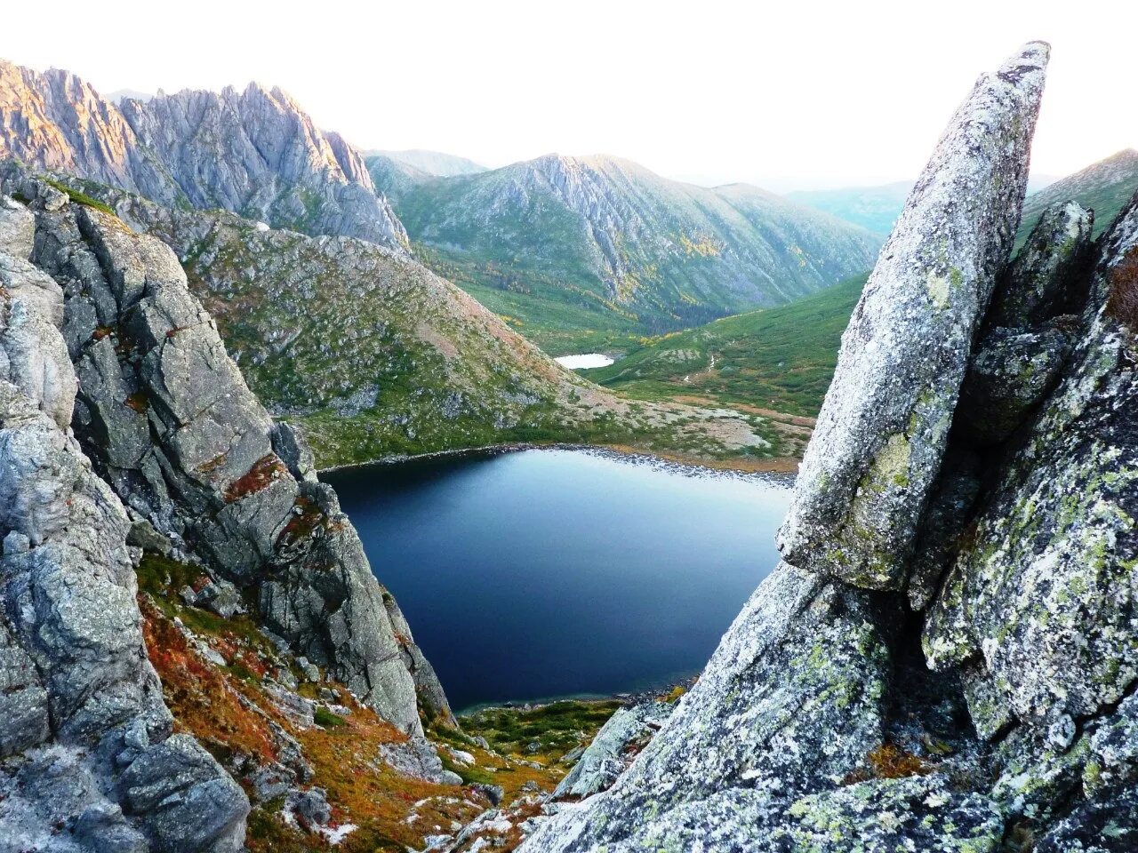 Природные объекты хабаровского края. Амурский столб белая церковь. Амурские столбы хабаровский край достопримечательности. Озеро амут хабаровский край фото. Природные объекты хабаровского края.