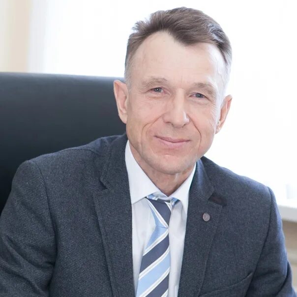 Магазин народный барнаул. Директор магазина народный. Директор магазина народный. Гендиректор магазина эксклюзив город рыбинск. Гипермаркет народный.