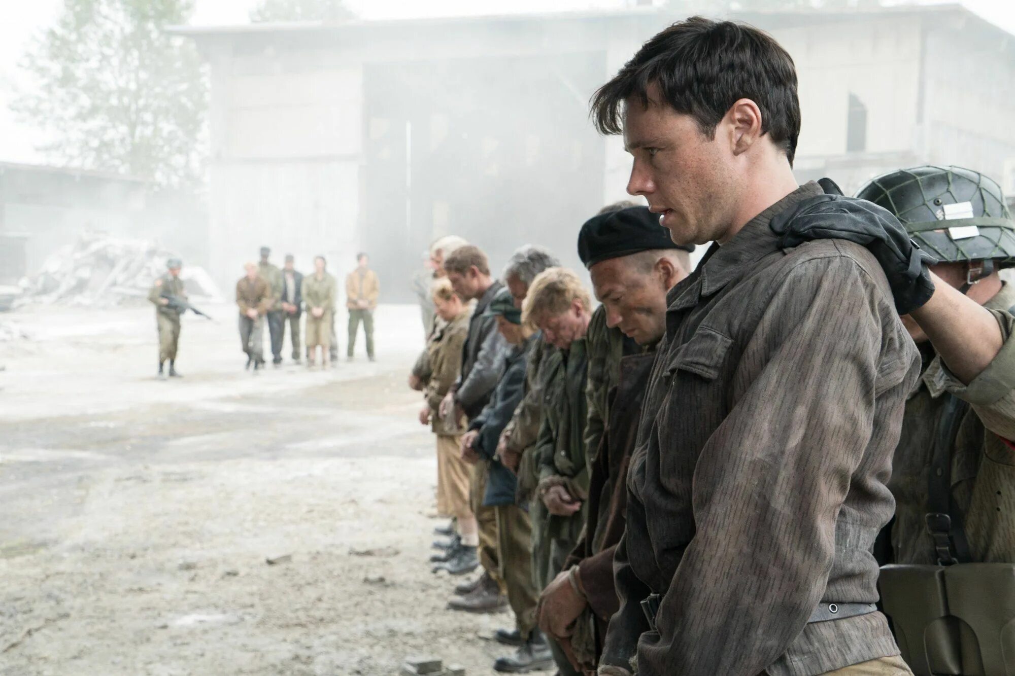 The man 1.20 1 1.0 0. Человек в высоком замке сериал. фрэнк фринк. сериал &quot;человек в большом замке&quot;. man in the high castle art.