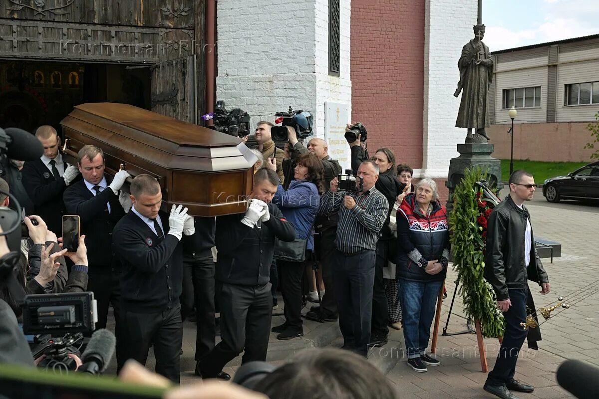 Зайцев похоронен. Могила Вячеслава Зайцева на Жегаловском кладбище. Прощание с Зайцевым Вячеславом.