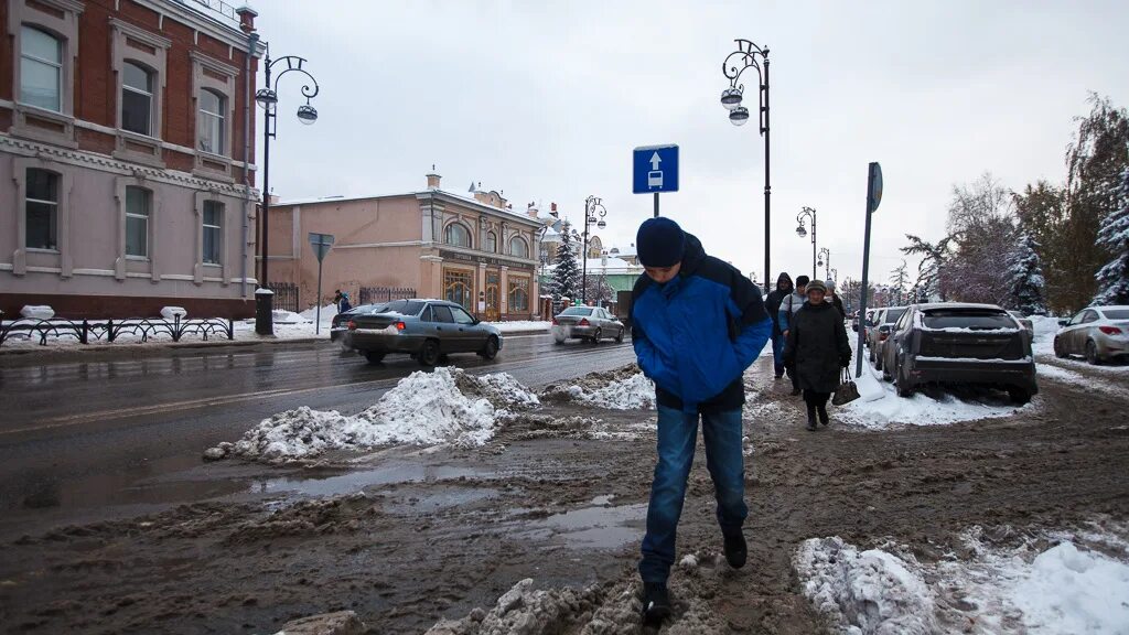 Кадры тюмень. Тюмень грязь. Грязная Тюмень. Грязь зимой в Тюмени. Тюмень грязный город.