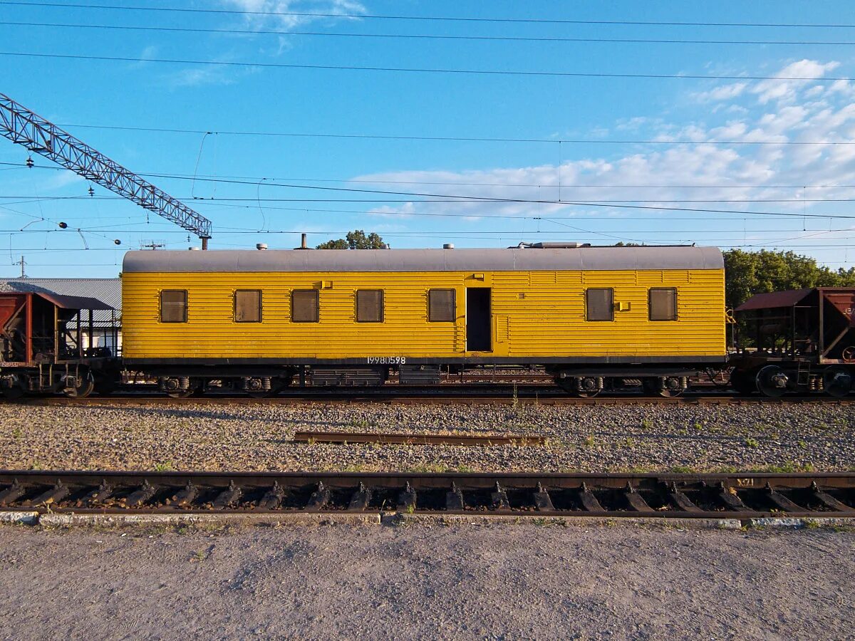 вагоны ii класса. желтый вагон. желтый поезд. мтсо рпм модуль сопровождения. желтый вагон.