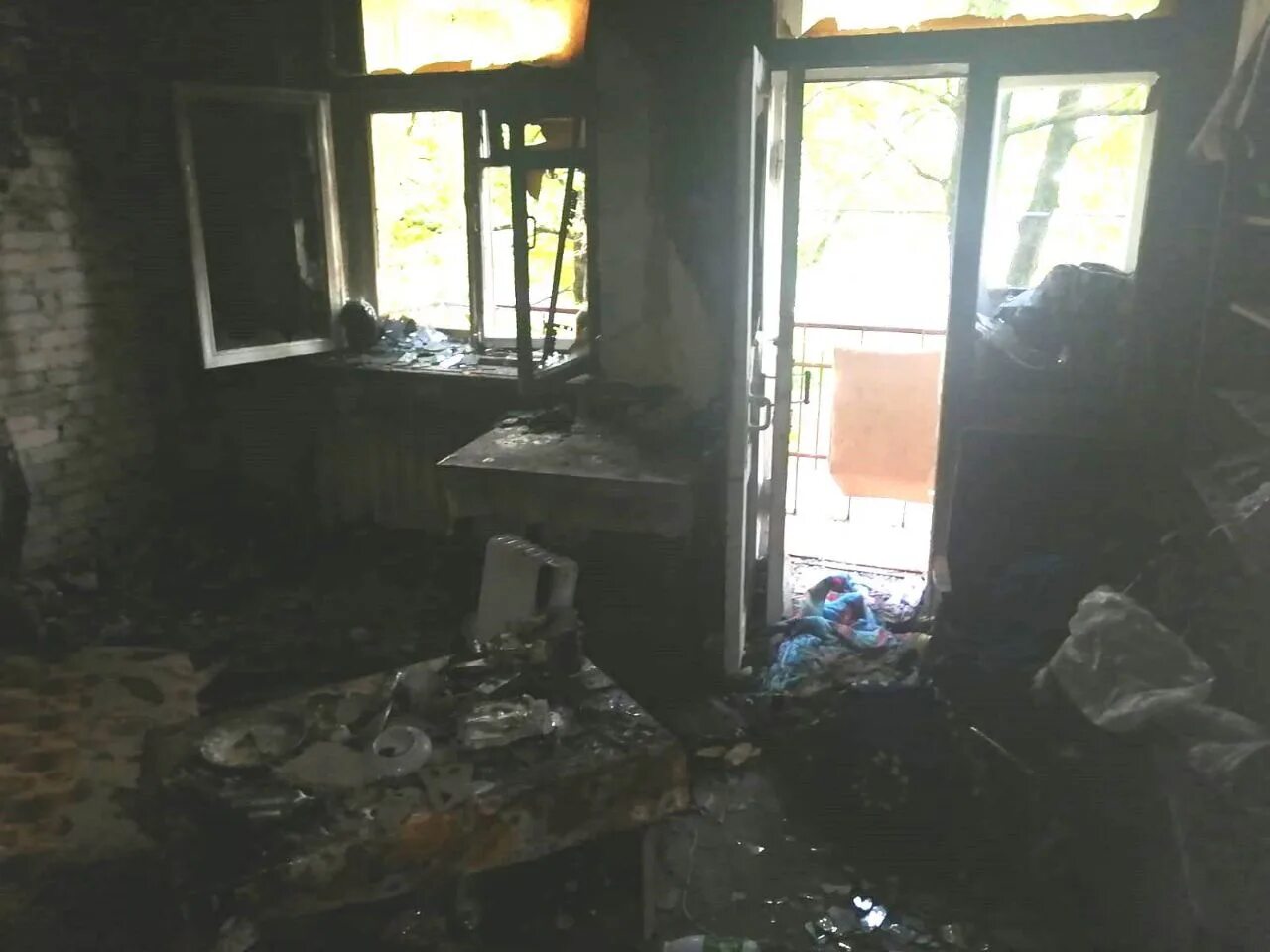 Пожар в волховском районе. Пожар в квартире. сгоревший дом. волхов пожар.