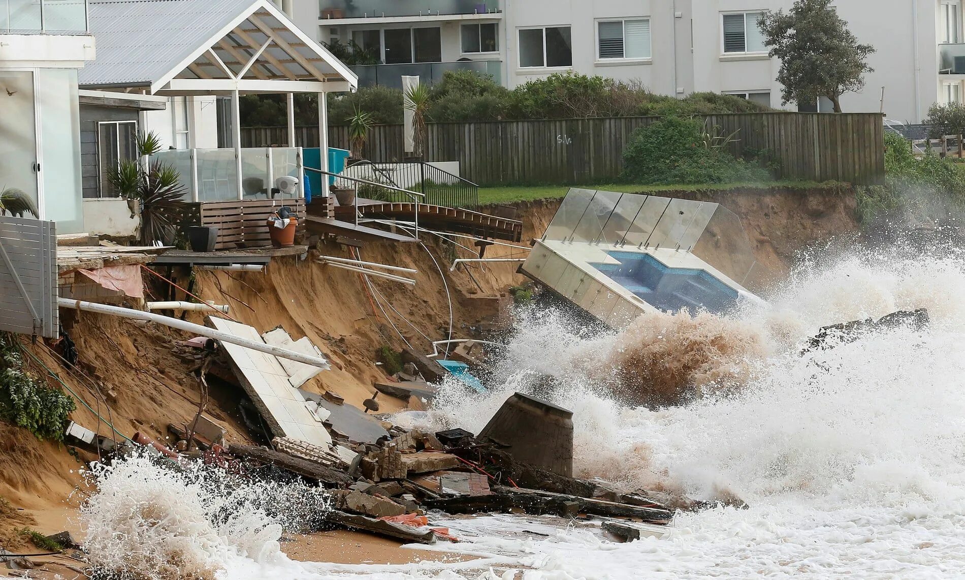 Flood natural disaster. Стихийные бедствия наводнение. Тихийны ебедствия. Наводнения. Стихийные бедствия ЦУНАМИ. Водные стихийные бедствия.