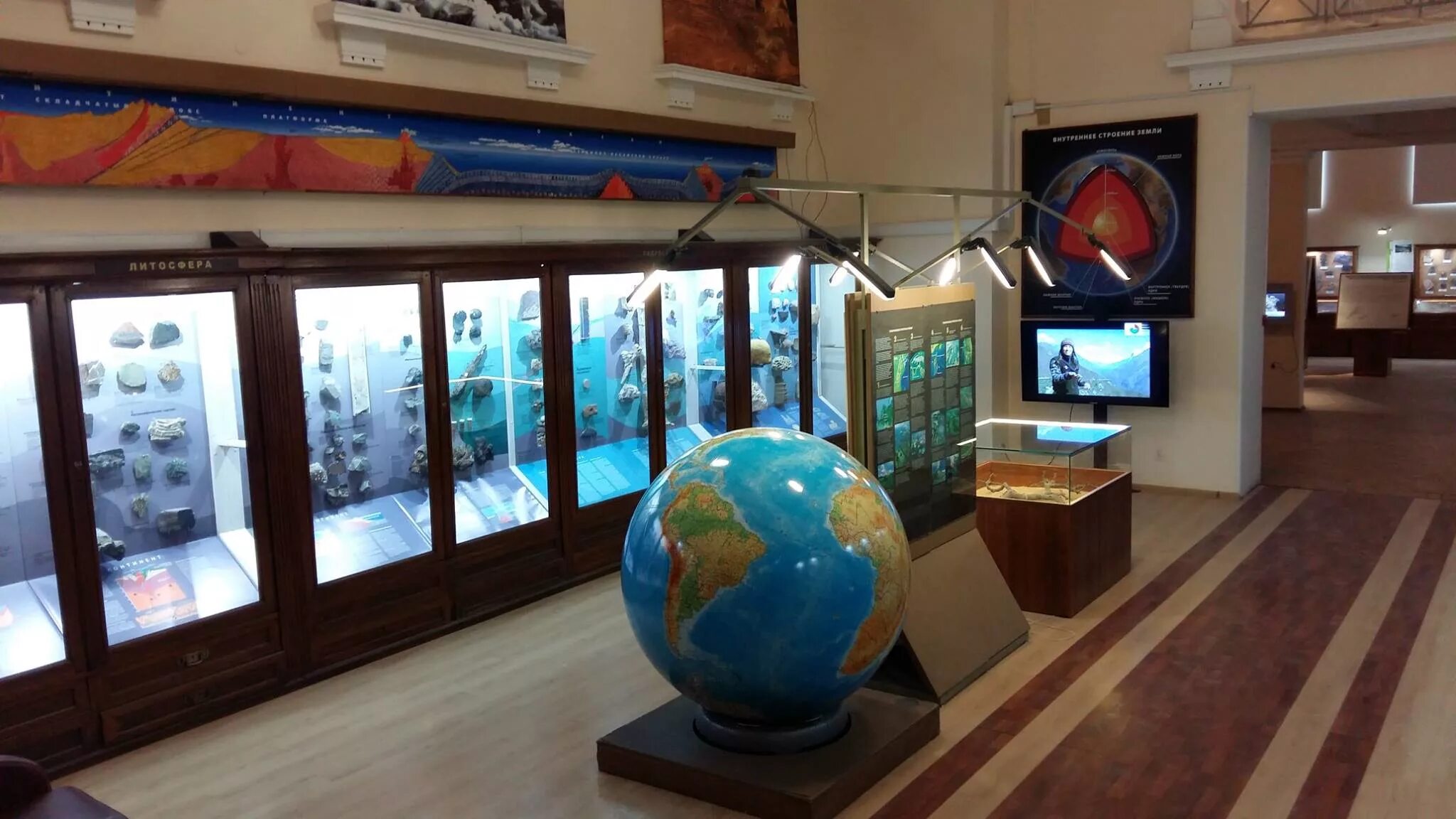 геологический музей в москве. музей им вернадского в москве. и. московский геологический музей имени вернадского малахит. экскурсия геологический музей.