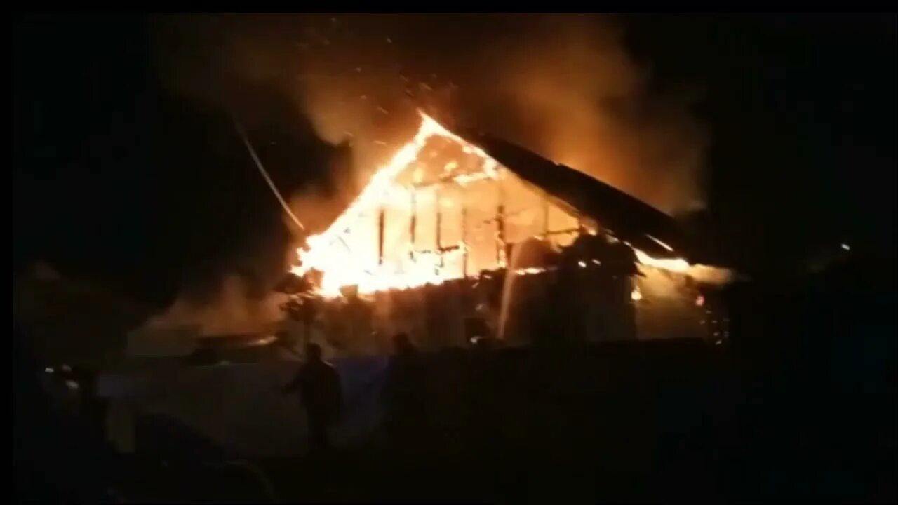 Пожар в Бердске сейчас в промзоне. Город Бердск пожар. Пожары в Бердске за последние сутки. Пожар ул Некрасова Бердск 2021. Видела пожар на улице