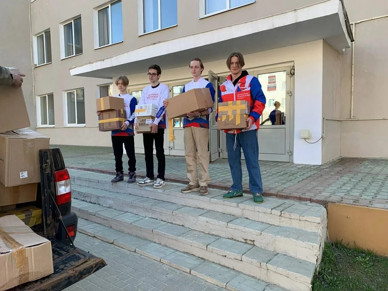 Сбор гуманитарной помощи в колпино. Пункт сбора гуманитарной помощи серпухов. Помощь серпуховским. Помощь серпуховским. Сбор гуманитарной помощи в серпухове на юбилейной.