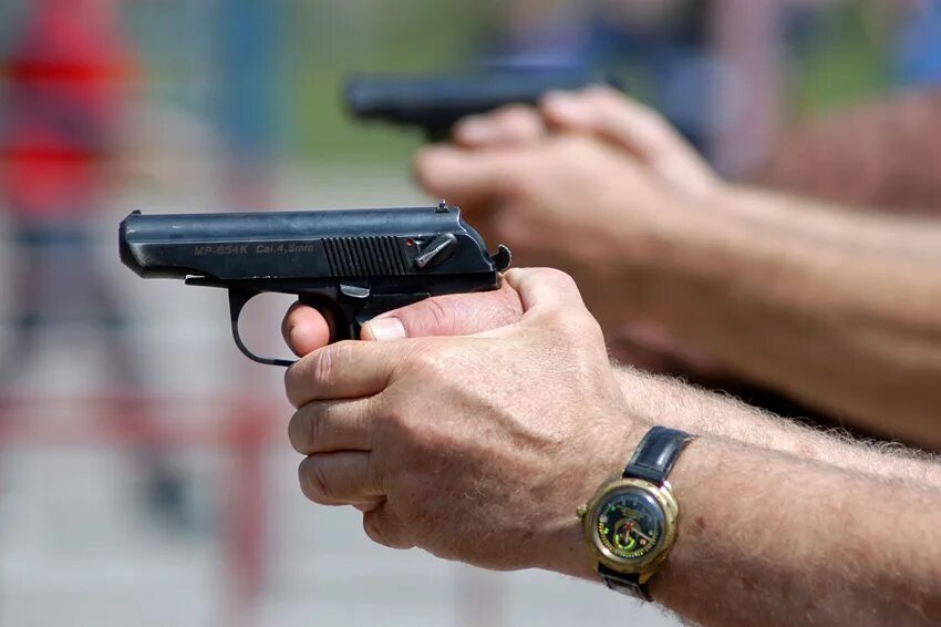 Табельный автомат. Пп 2000 карабин. Табельный автомат. Пм в руке. Пм 2022.