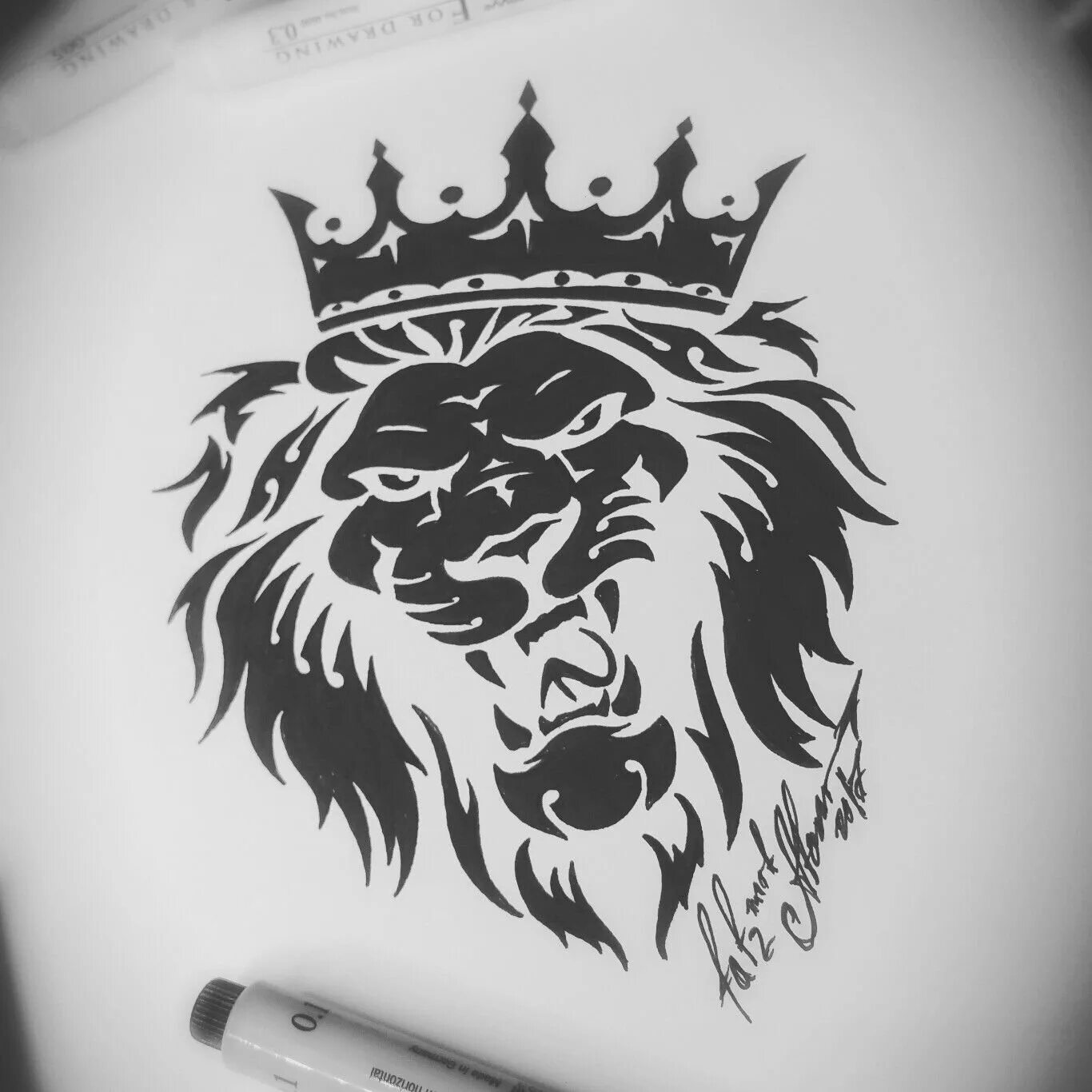 Тату Лев. Тату Лев с короной. Эскизы татуировок Лев с короной. Тату Лев с короной эскизы.