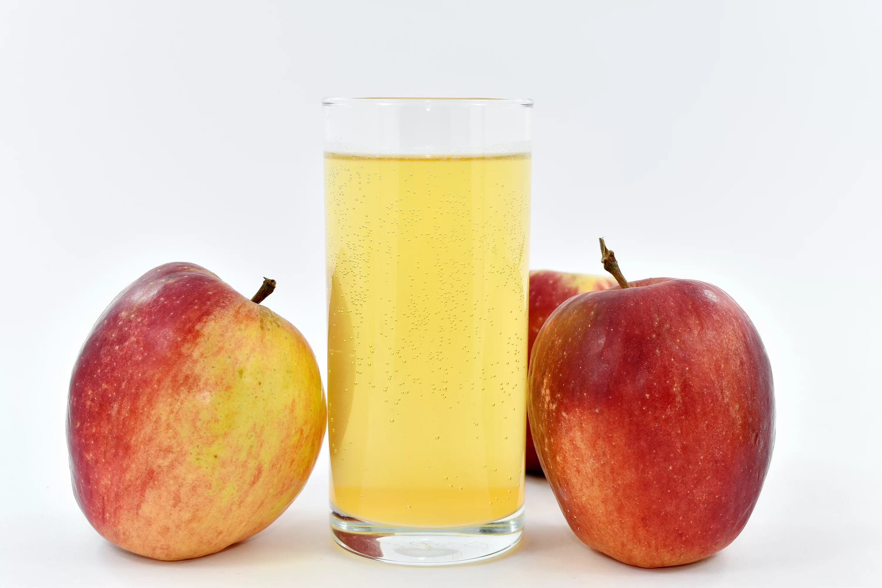 Свежевыжатый сок является чистым веществом. Яблочный сок. Яблочный сок в стакане. Фруктовый сок. Сок о! Яблоко.
