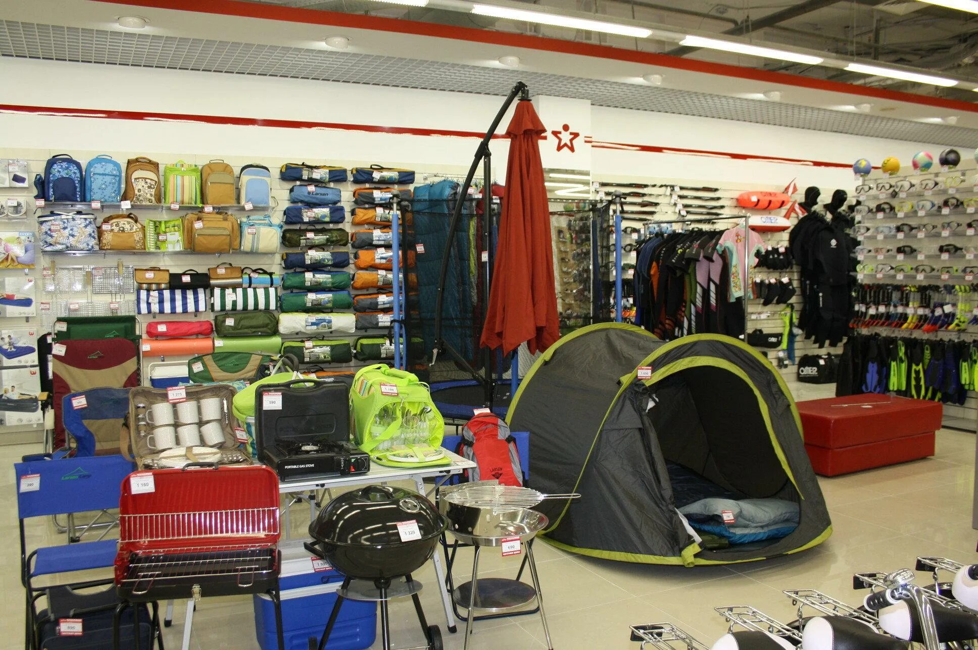 Магазины спорта каталог магазин уфа. Спортивный магазин. Туристический магазин. Чемпион магазин Уфа. Товары для спорта и туризма.