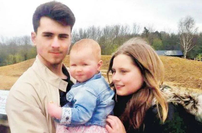 Кристи агапиу. Sarah ve. Sarah ve. Тайланд тату модель. Bikini fell off.