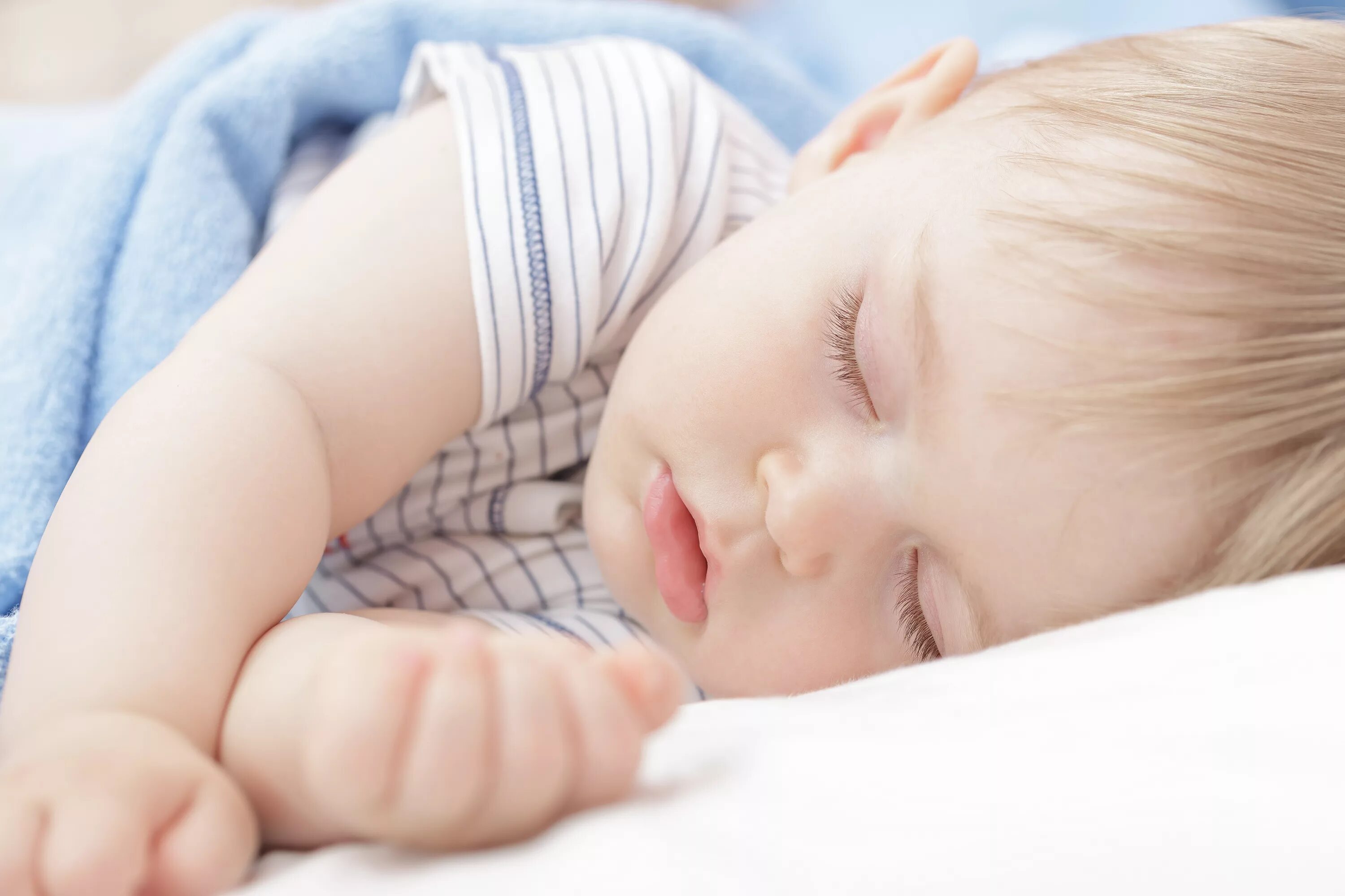 Спящий мальчик. Спящий малыш. Спящие малыши. Baby sleeping time. Baby catnap.