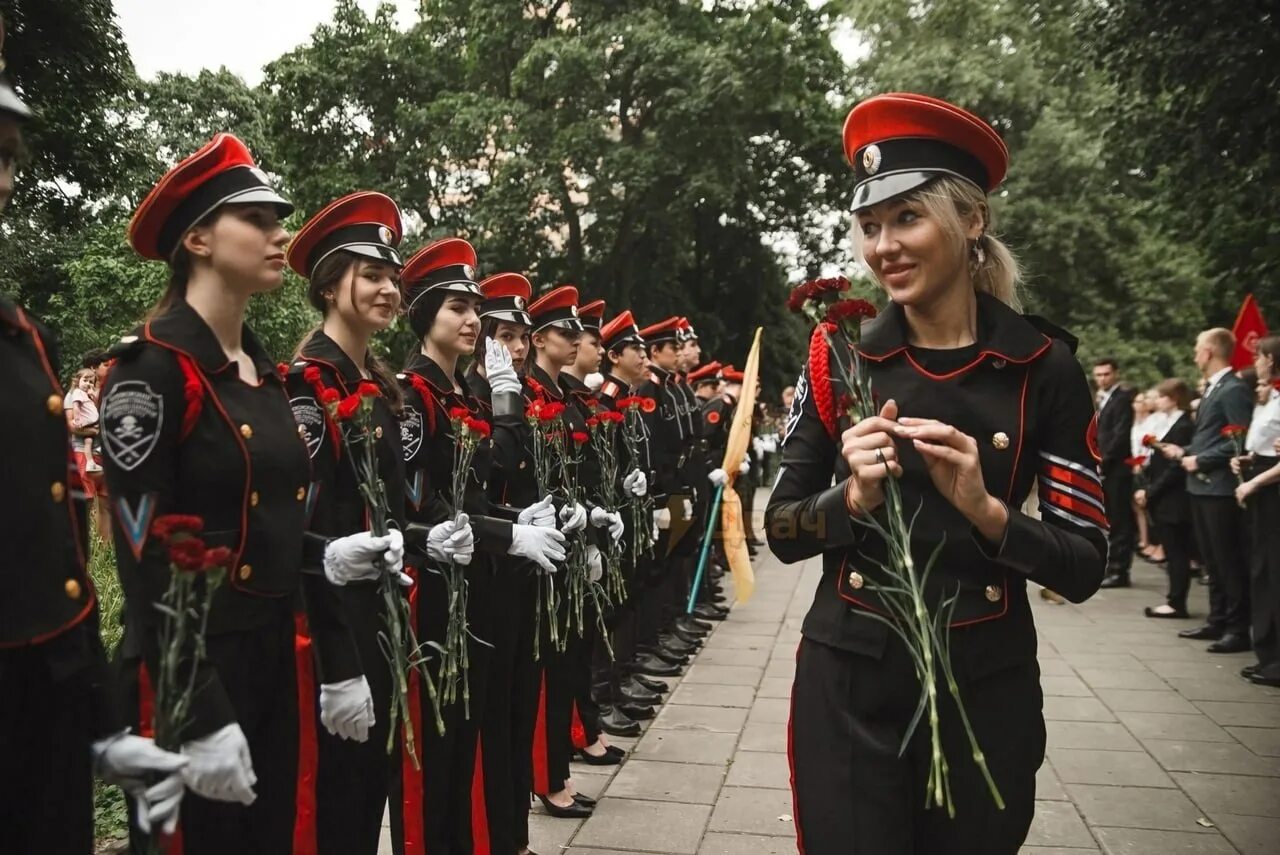 Юнкера МХПИ форма. Юнкера МХПИ (Московский художественно промышленный институт). Корниловцы МХПИ. МХПИ учебная форма.