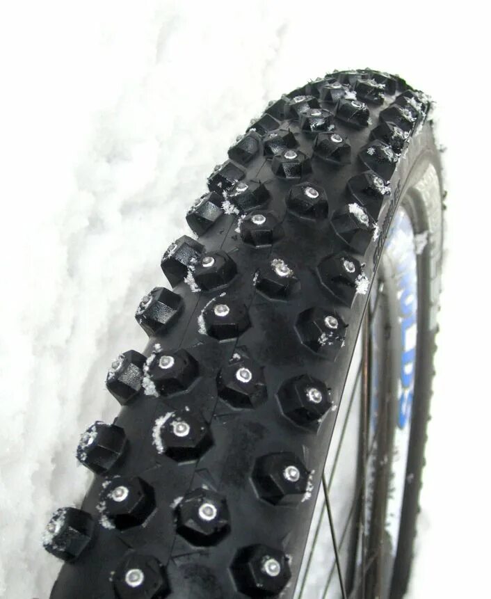 Велопокрышки continental 29. Швальбе винтер. Покрышка шипованная schwalbe ice spiker 24. Шиповка на велосипед. Зимняя велопокрышка 26.