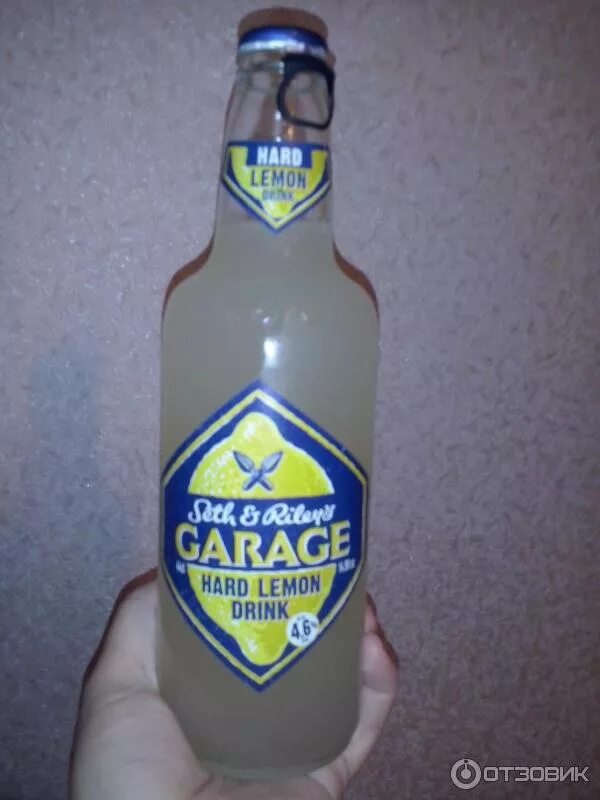 Напиток на пивной основе. Гараж пиво. garage напиток алкогольный. лимонное пиво. пиво гараж в руке.