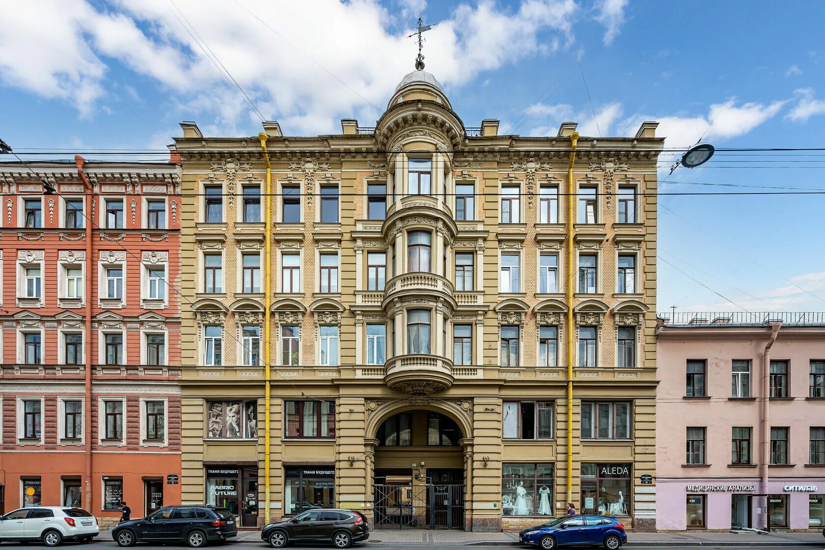 Дом распутина в петербурге на гороховой. Дом распутина гороховая. Гороховая 64 санкт петербург. Гороховая 64 санкт петербург. Рубинштейна 27 двор колодец.