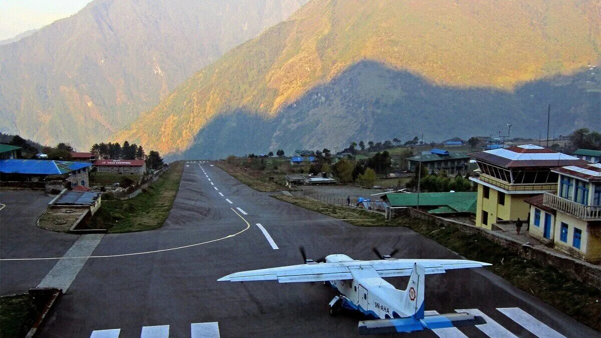 Аэропорт имени Тэнцинга и Хиллари, Непал. Аэропорт Лукла Непал. Аэропорт Тенцинг-Хиллари, Лукла, Непал. Посадочная полоса Лукла Непал. Аэродром в скале