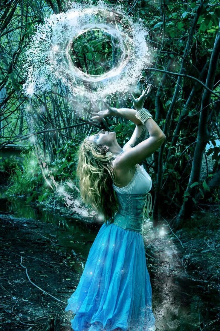 Девушка в воде. Женщина стихия. Водная стихия для человека. Стихия воды. Стихия жизнь вода.