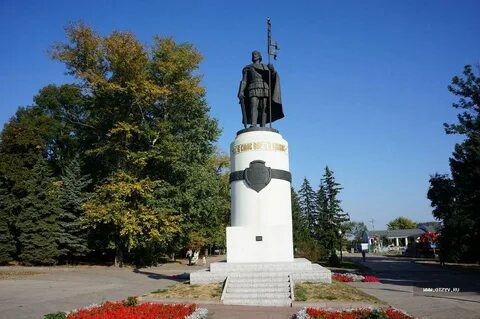 Памятники в курске