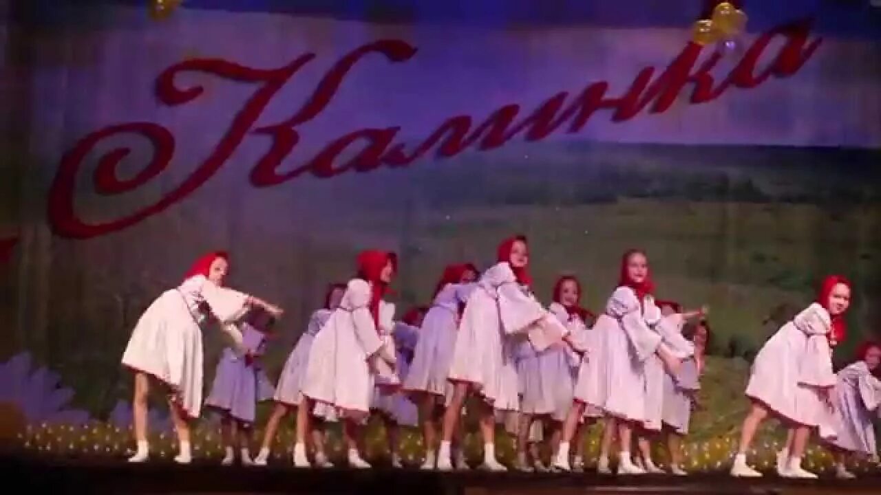 Диван калинка 43. Народный ансамбль калинка с. Калинка 23. Ансамбль пенсионеры. Дворец детского и юношеского творчества ногинск.