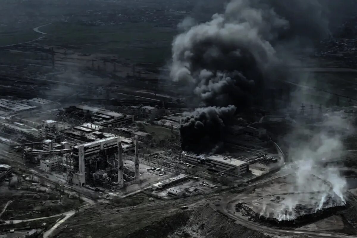 Азовсталь 2022. Азовсталь мариуполь боевики. Комбинат азовсталь мариуполь. Металлургический комбинат азовсталь в мариуполе. Азовсталь боевики.