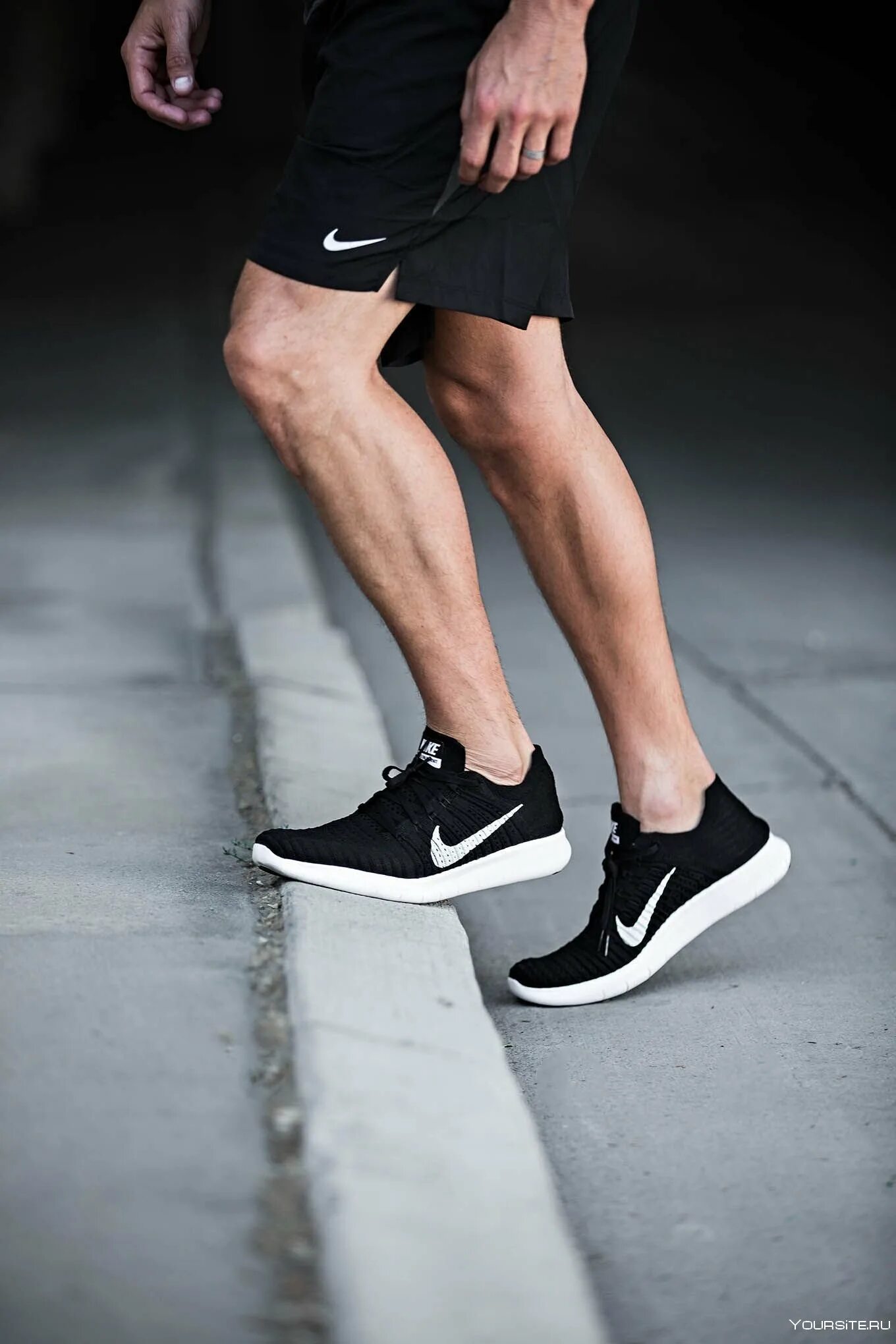 Вес ноги мужчины. Nike wearallday на ноге. Nike Black Sneakers for men. Nike men 2022. Nike Sneakers for men Nike.