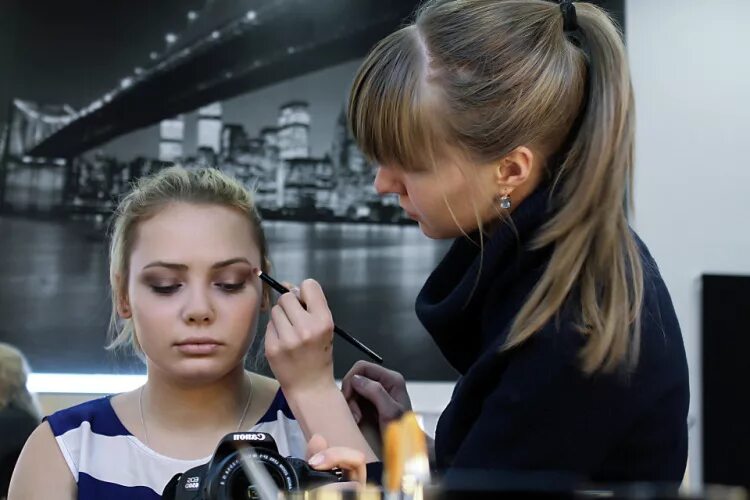 Визажист эстетика. Ищу визажиста для сотрудничества. Объявления визажиста ищем. Салонный макияж. Ищем бровиста и лешмейкера в нашу команду.