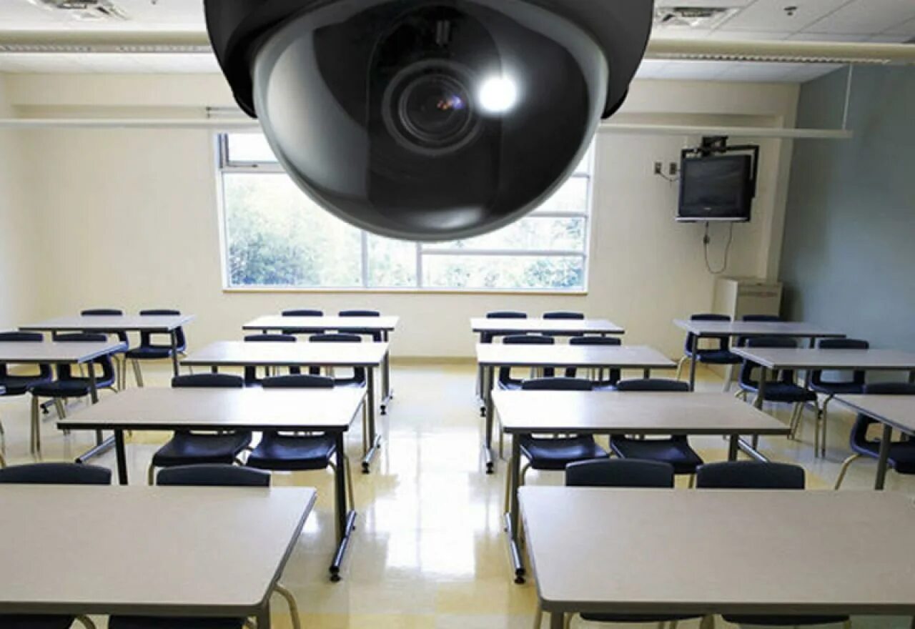 Видеонаблюдение в школе. Видеокамера в школе. Камеры видеонаблюдения в школах. Камера видеонаблюдения в классе школы. Школа перед камерой