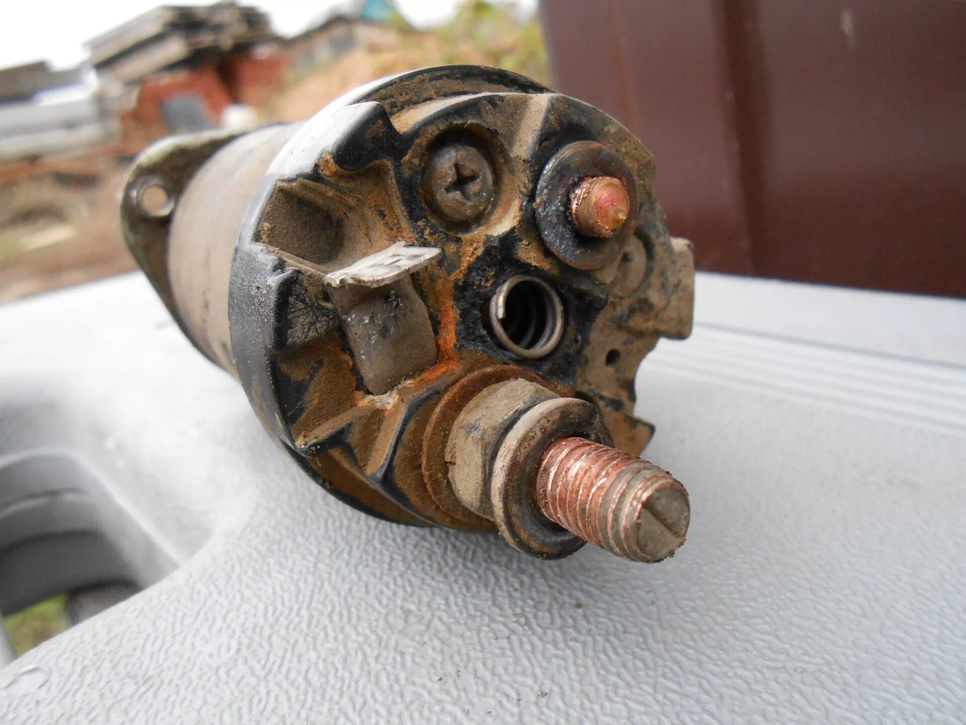 Ваз 2105 стартер меняем втягивающее реле. Втягивающее реле стартера ford transit 2. Втягивающее реле стартера волга крайслер 2,4. Втягивающее реле стартера 2109. Замена втягивающего на стартере.