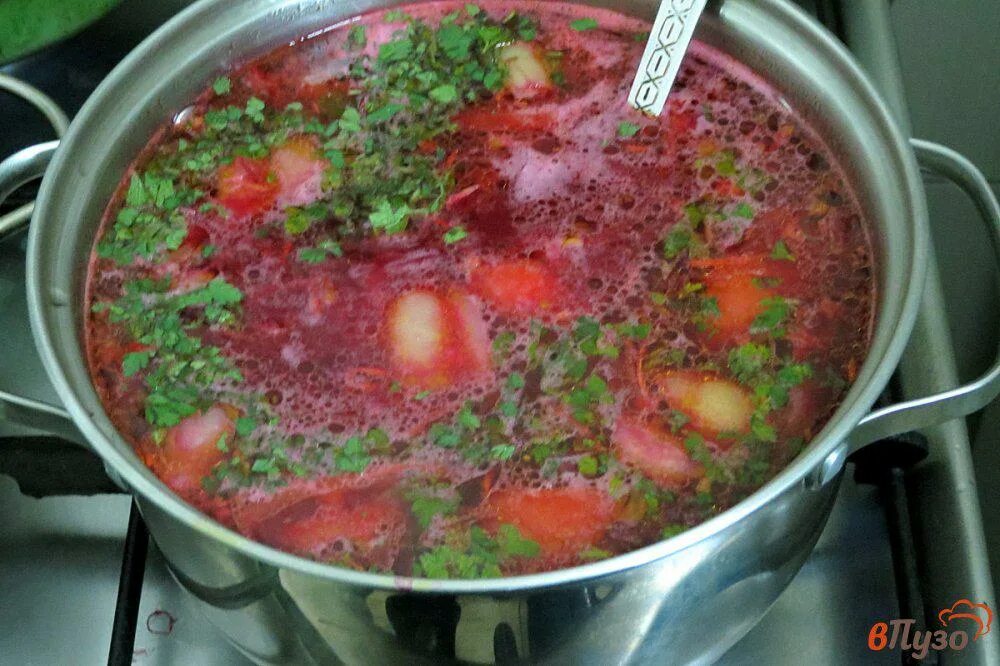 Можно ли добавлять квашеную капусту в борщ. Борщ из квашеной капусты. борщ с квашеной капустой. борщ с кислой капустой. борщ с квашеной капустой и свеклой и курицей.