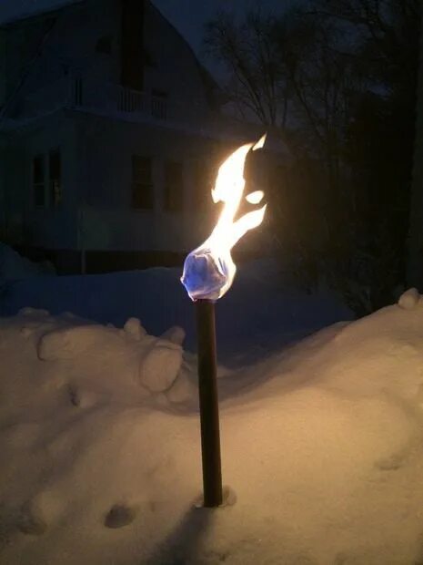Факел из подручных материалов. Факел самодельный. Факелы для дачи своими руками. Самодельный факел для дачи.