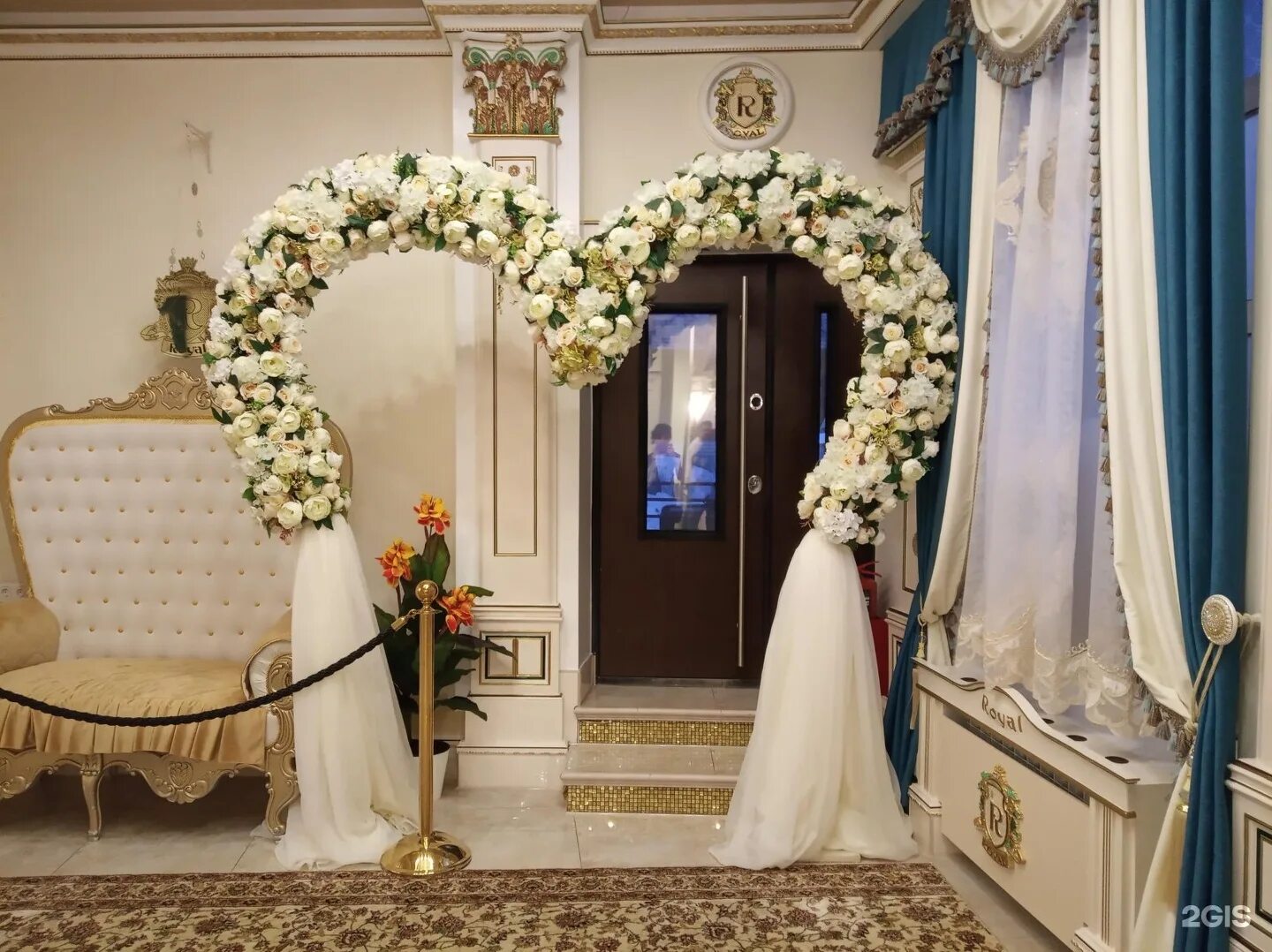 Ресторан роял в королеве. Королев декабристов 22. Ресторан royal королев. Королев роял ресторан декабристов. Ресторан рояль брянск.